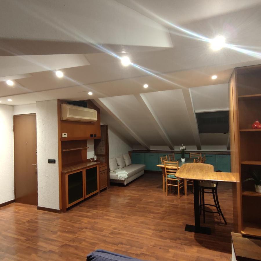 Loft Mansardato Monza Extérieur photo